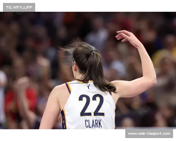 莱巴金娜WTCC首战失利，斯瓦泰克场边鼓掌鼓励队友