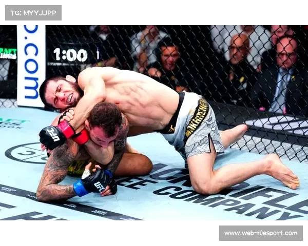 马哈切夫一致判定胜马达莱纳,夺得UFC次中量级冠军成为双冠王 马哈切夫一致判定胜马达莱纳,夺得UFC次中量级冠军成为双冠王